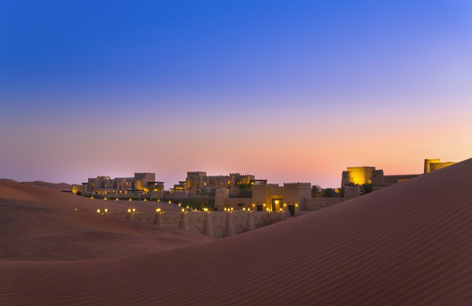 Desert Bliss: Exploring the UAE’s Golden Dunes by Campervan